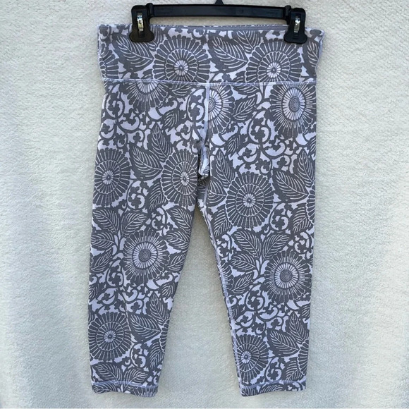 Lululemon Legging Womens 8/10 Gray Wunder‎ Under Crop Athletic Stretch Workout - Picture 2 of 8